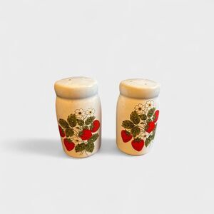 Vintage McCoy Strawberry Salt & Pepper Shakers Ceramic Pottery Kitchen Farmhouse